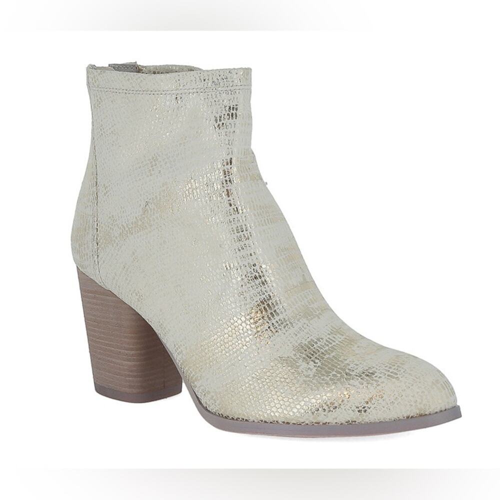 Chocolat Blu Avery Bootie in White Gold Leather Size 36